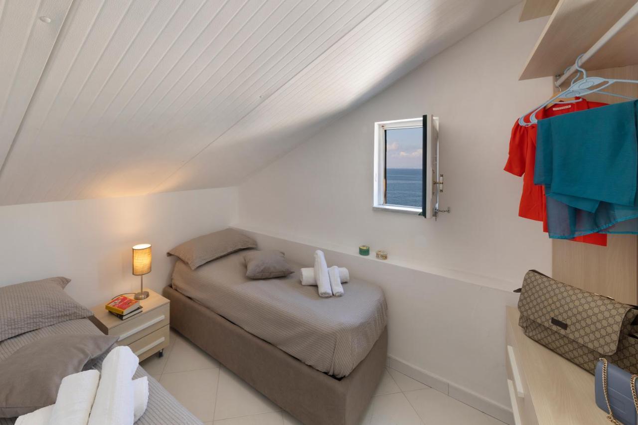 マッサ・ルブレンセRelais Del Mare Con Terrazza Fronte Mare Free Parkingアパートメント エクステリア 写真