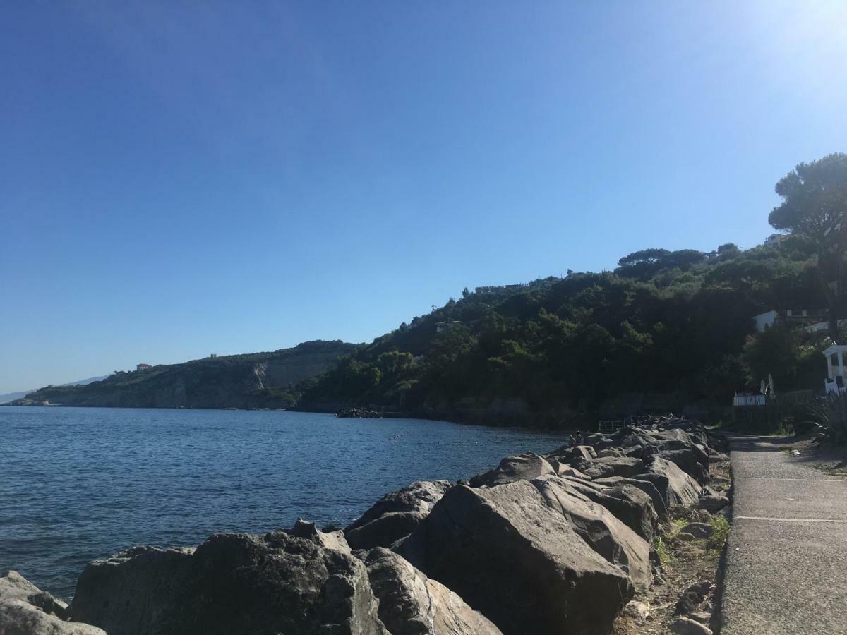 マッサ・ルブレンセRelais Del Mare Con Terrazza Fronte Mare Free Parkingアパートメント エクステリア 写真