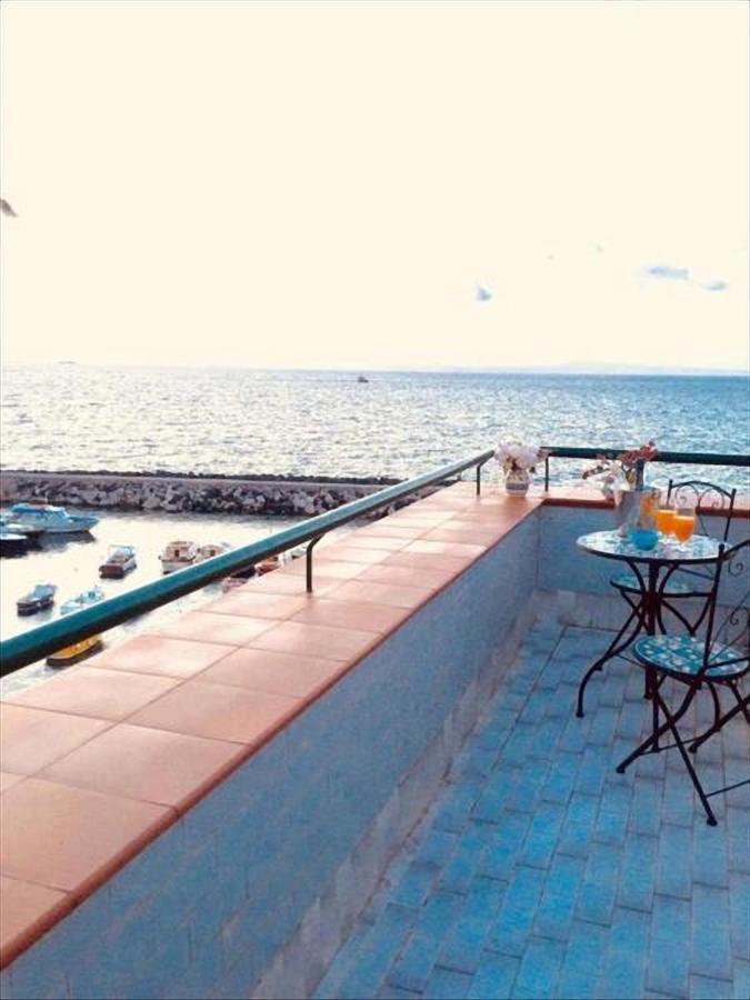 マッサ・ルブレンセRelais Del Mare Con Terrazza Fronte Mare Free Parkingアパートメント エクステリア 写真